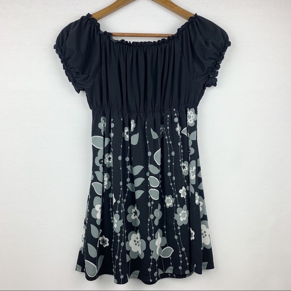 Hot Tempered Fitted Bust Cap Sleeve Scoop Neck Top - Picture 2 of 12